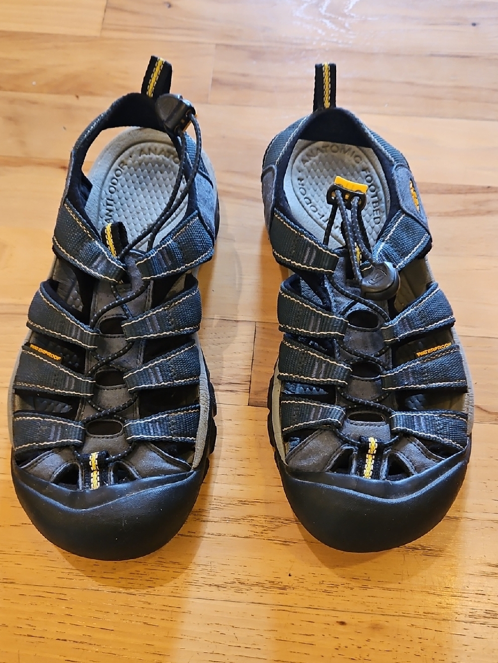 Keen Mens SIZE 8 Black Sandals with Yellow Accents